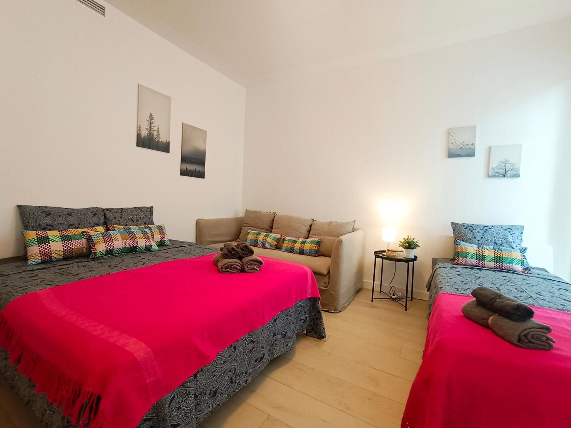 - Ronda Universidad Hostal Barcelona