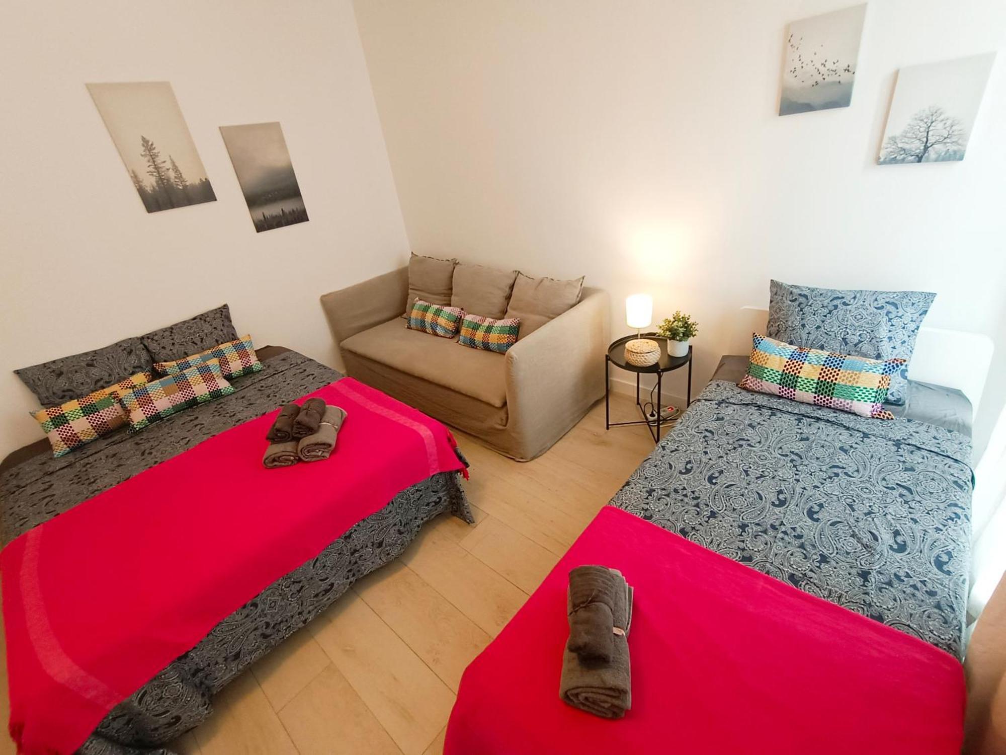 - Ronda Universidad Hostal